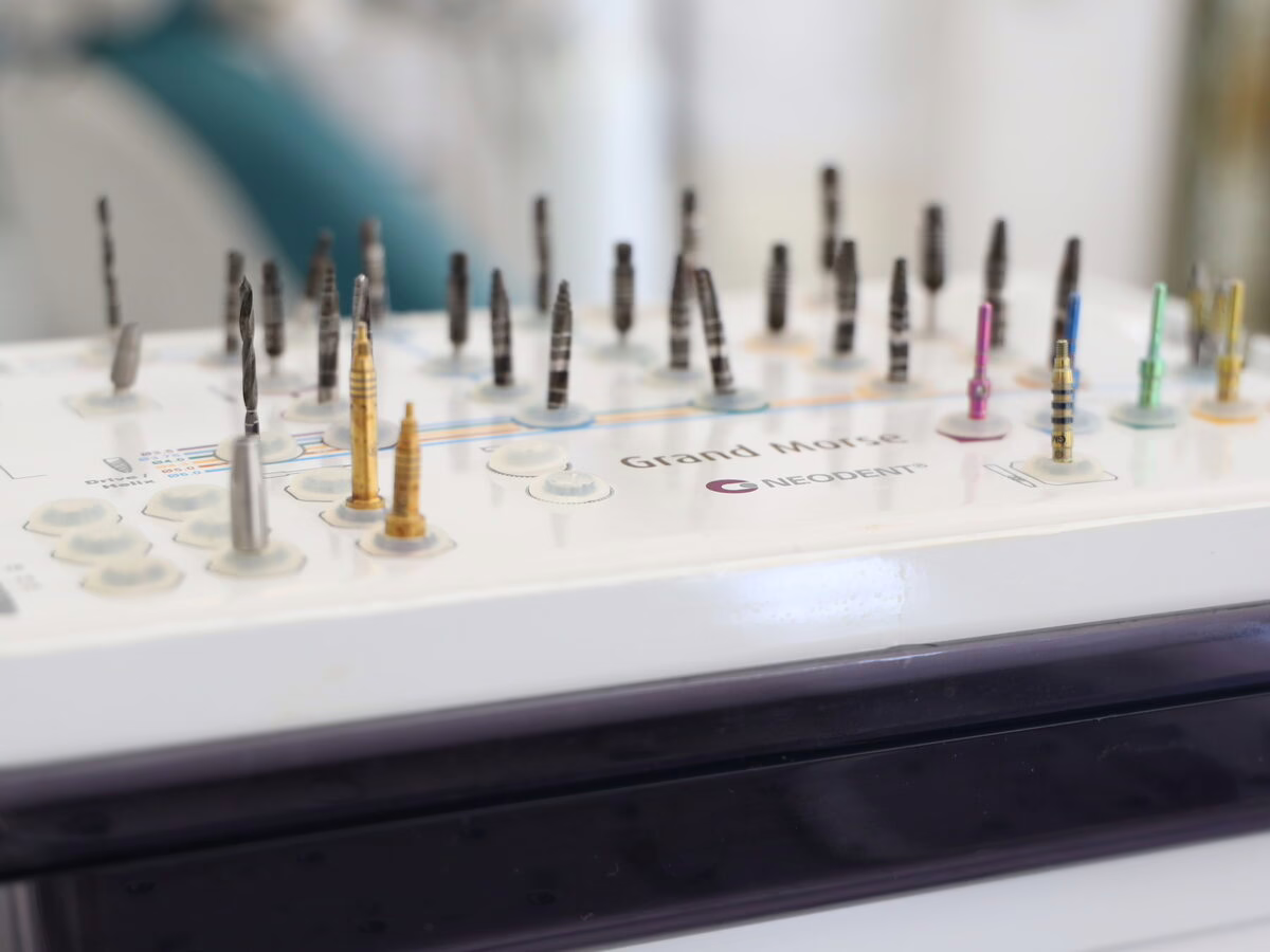 Dental implant surgical kit