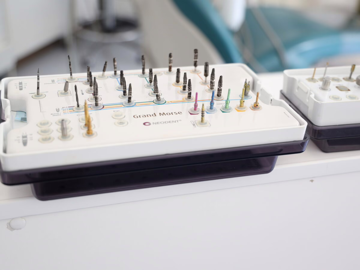 Dental implant surgical kit