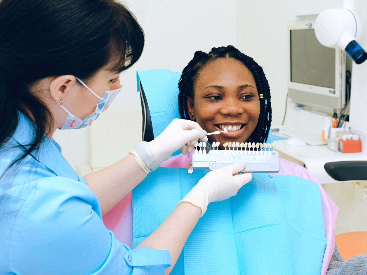 Tooth shade matching for a patient in the dental chair