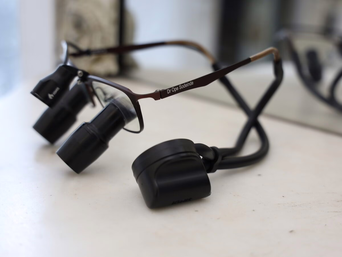 Surgical magnification loupes